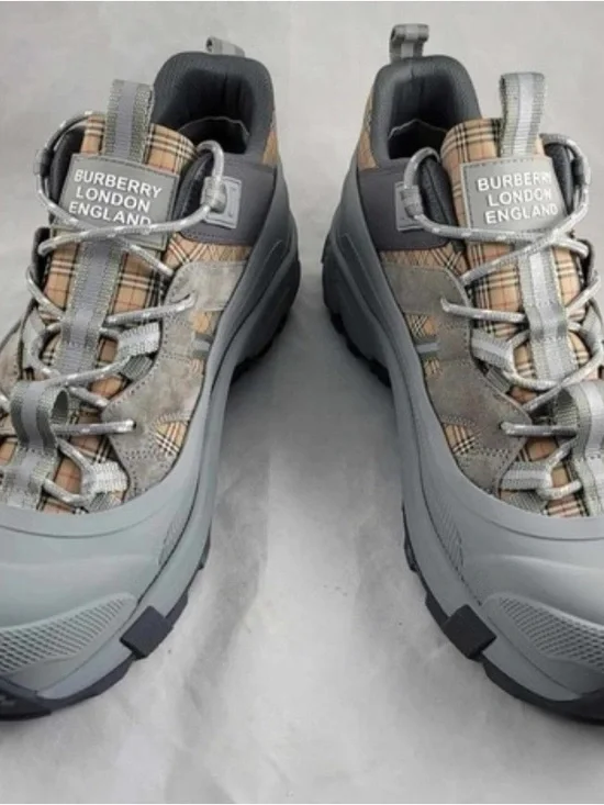 Burberry Men’s BURBERRY
ARTHUR SNEAKERS
STYLE: M STORY
ITEM NUMBER: 80438641003 - Picture 1 of 8